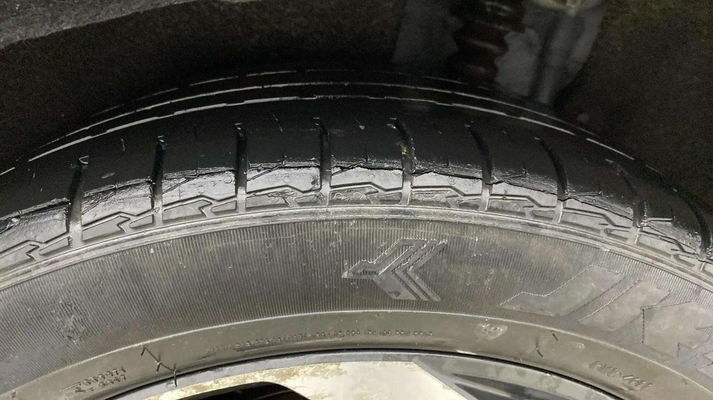 2021 Hyundai ALCAZAR PLATINUM(O) 6STR 1.5 AT, Diesel, Automatic, 1,01,870 km, Left Rear Tyre Tread