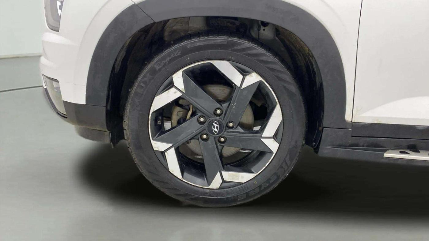 2021 Hyundai ALCAZAR PLATINUM(O) 6STR 1.5 AT, Diesel, Automatic, 1,01,870 km, Left Front Wheel