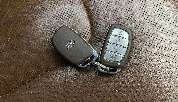 2021 Hyundai ALCAZAR PLATINUM(O) 6STR 1.5 AT, Diesel, Automatic, 1,01,006 km, Key Close Up