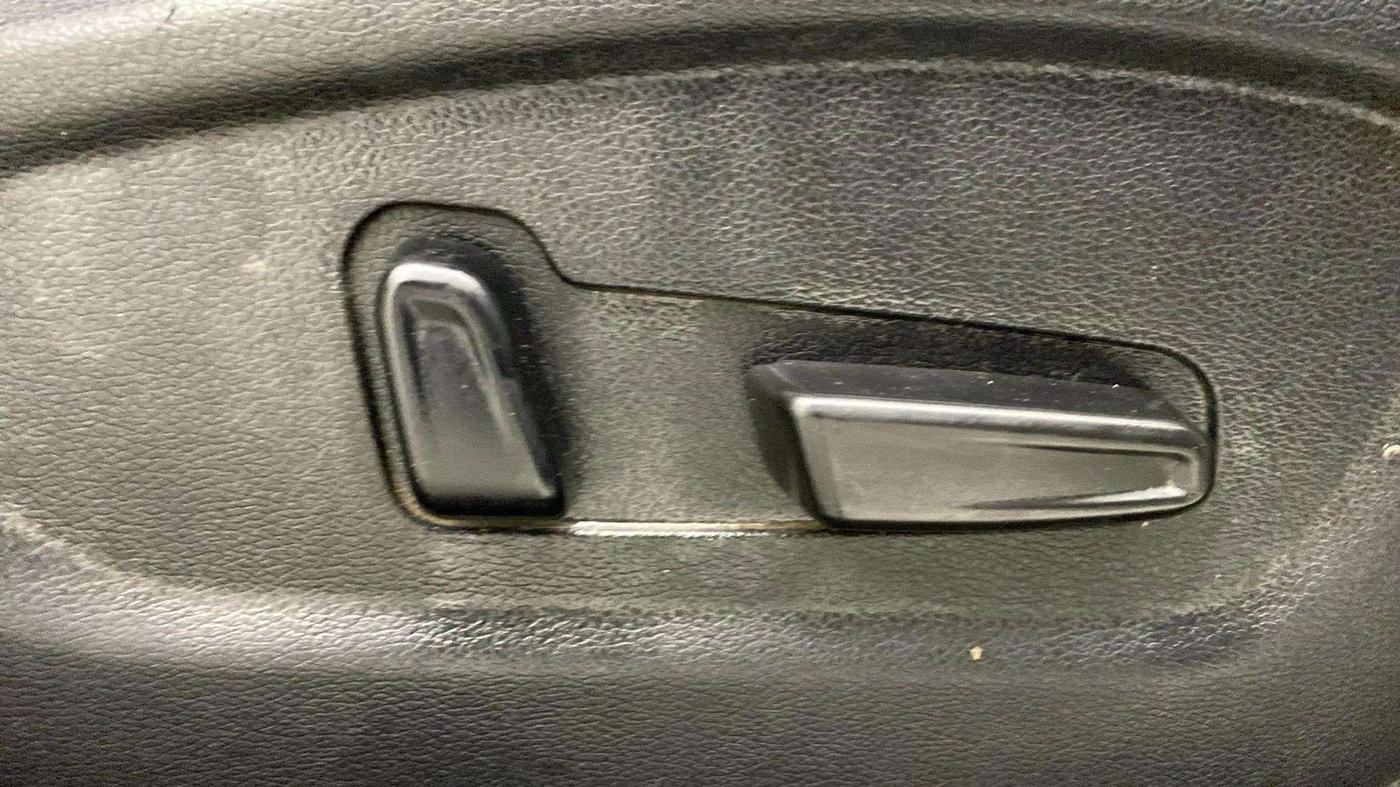 2021 Hyundai ALCAZAR PLATINUM(O) 6STR 1.5 AT, Diesel, Automatic, 1,01,870 km, Driver Side Adjustment Panel