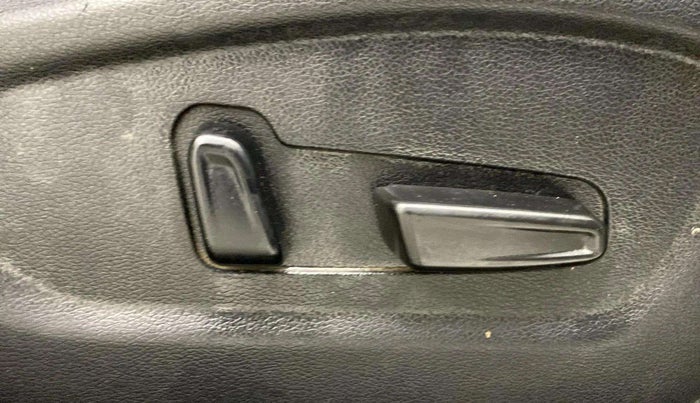 2021 Hyundai ALCAZAR PLATINUM(O) 6STR 1.5 AT, Diesel, Automatic, 1,01,006 km, Driver Side Adjustment Panel