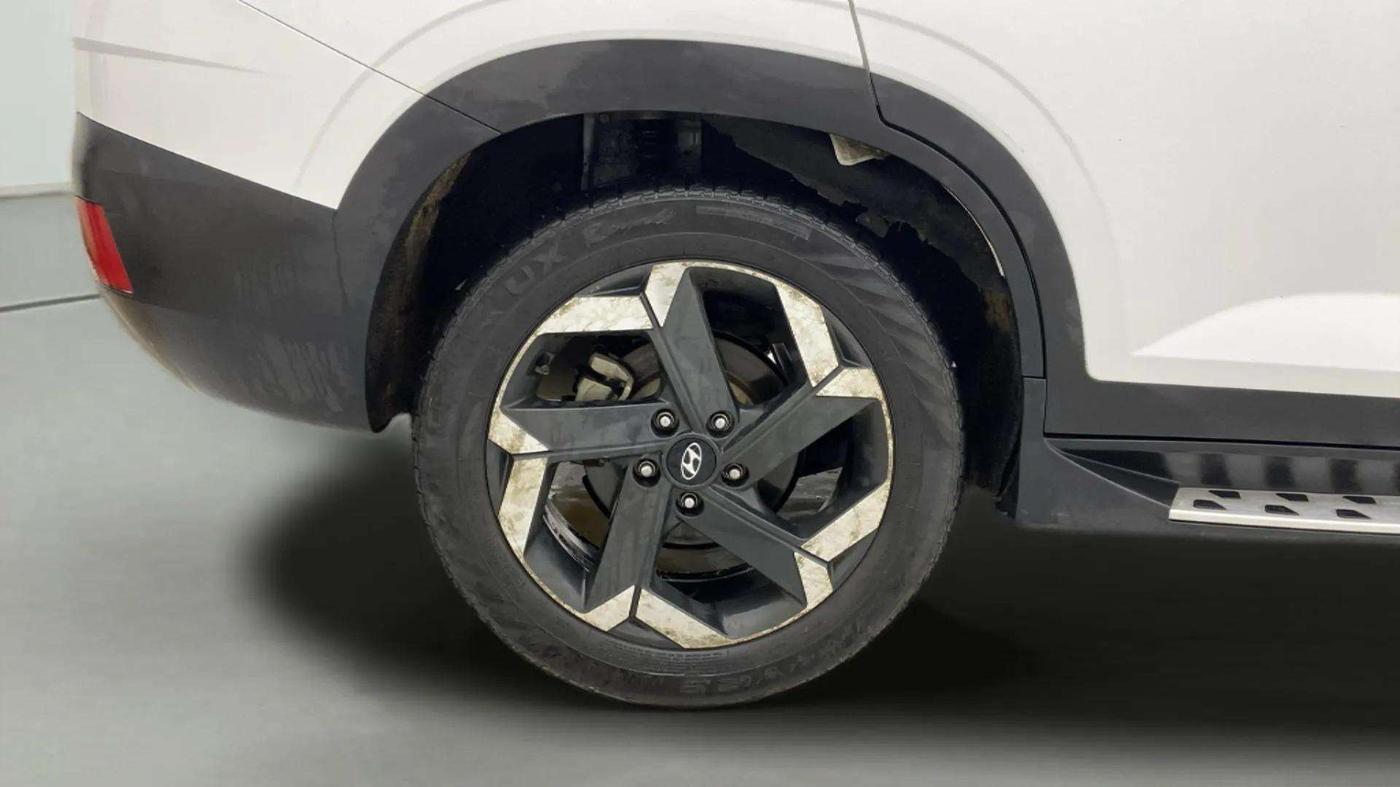 2021 Hyundai ALCAZAR PLATINUM(O) 6STR 1.5 AT, Diesel, Automatic, 1,01,870 km, Right Rear Wheel