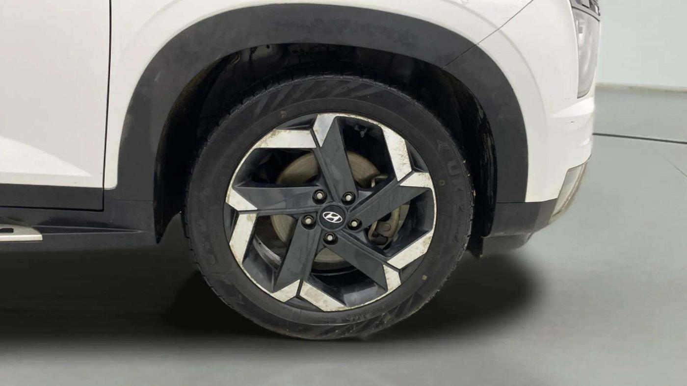 2021 Hyundai ALCAZAR PLATINUM(O) 6STR 1.5 AT, Diesel, Automatic, 1,01,870 km, Right Front Wheel