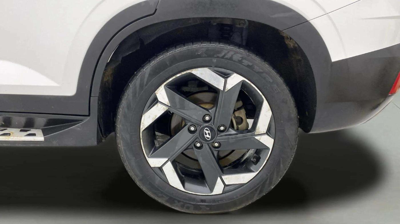 2021 Hyundai ALCAZAR PLATINUM(O) 6STR 1.5 AT, Diesel, Automatic, 1,01,870 km, Left Rear Wheel