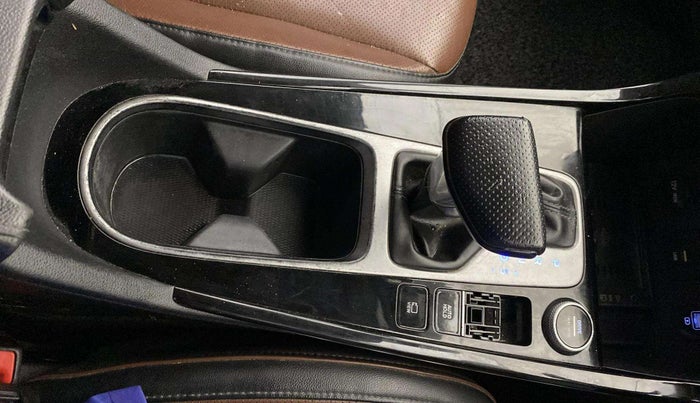 2021 Hyundai ALCAZAR PLATINUM(O) 6STR 1.5 AT, Diesel, Automatic, 1,01,006 km, Gear Lever
