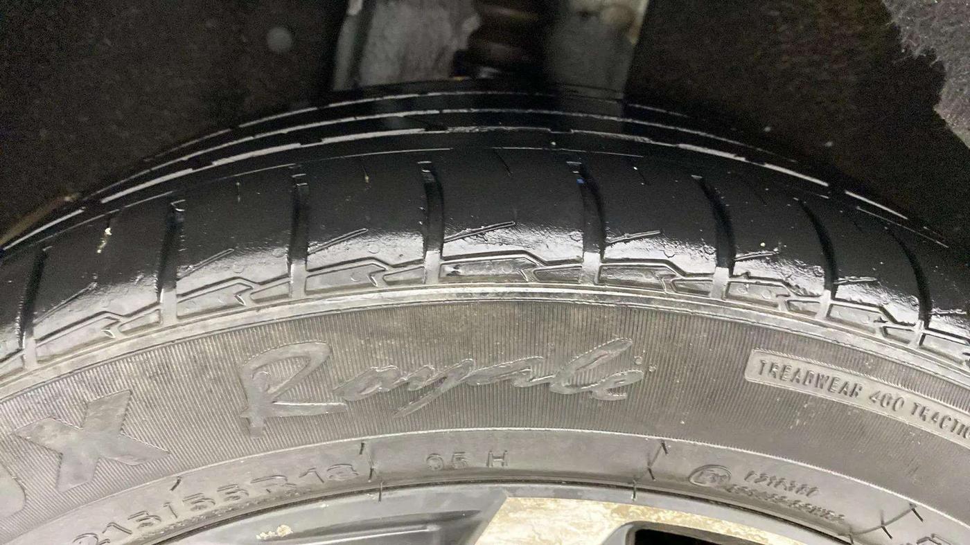 2021 Hyundai ALCAZAR PLATINUM(O) 6STR 1.5 AT, Diesel, Automatic, 1,01,870 km, Right Rear Tyre Tread