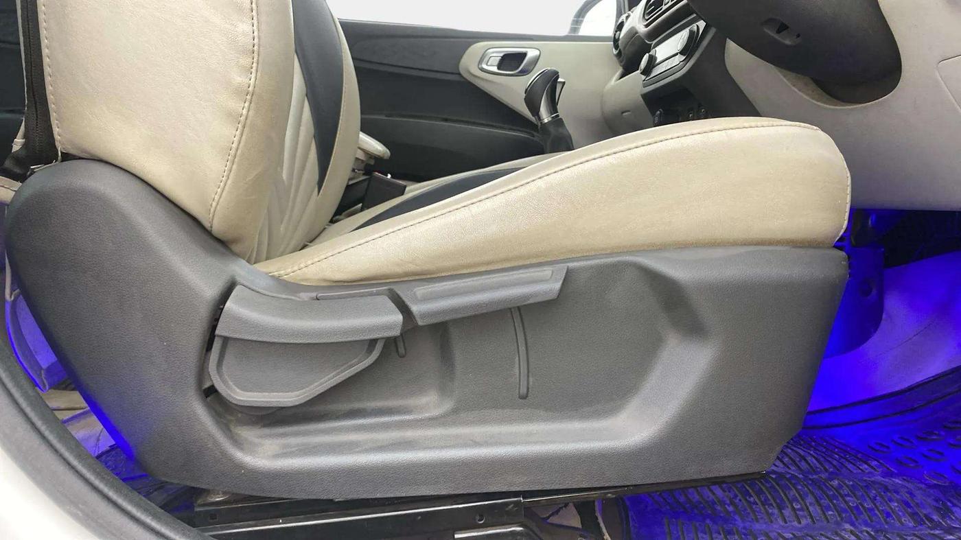 2020 Hyundai AURA SX PLUS 1.2 AMT CRDI, Diesel, Automatic, 58,646 km, Driver Side Adjustment Panel