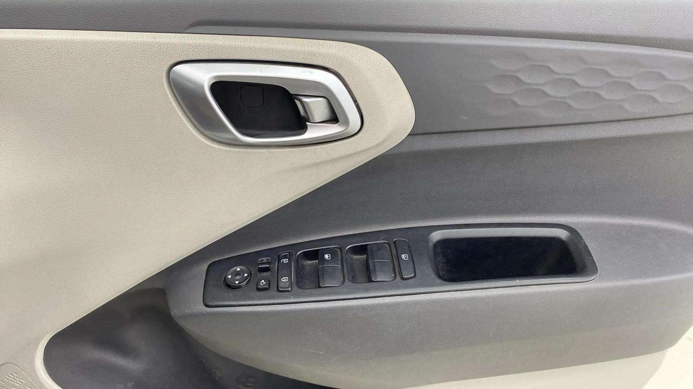 2020 Hyundai AURA SX PLUS 1.2 AMT CRDI, Diesel, Automatic, 58,646 km, Driver Side Door Panels Control