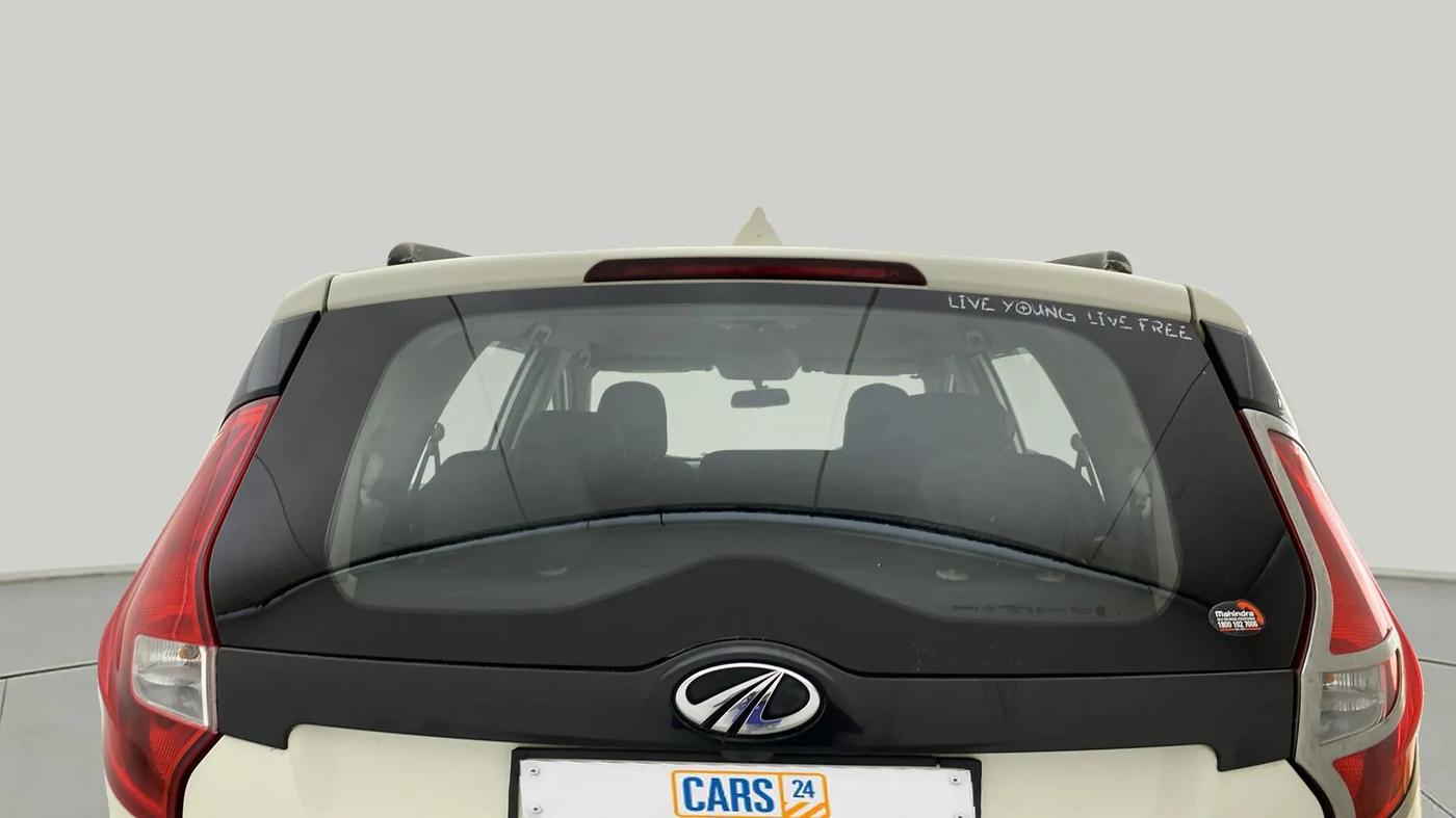 2018 Mahindra MARAZZO M2 7STR, Diesel, Manual, 1,21,208 km, Rear Windshield