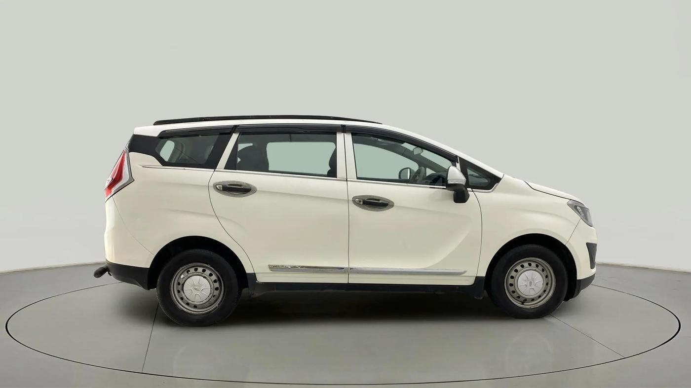 2018 Mahindra MARAZZO M2 7STR, Diesel, Manual, 1,21,208 km, Right Side View