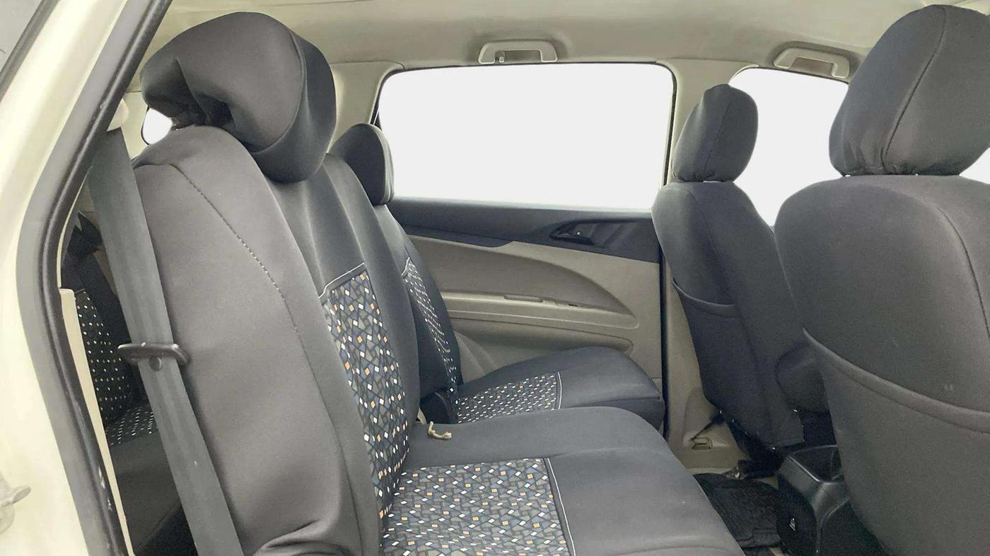 2018 Mahindra MARAZZO M2 7STR, Diesel, Manual, 1,21,208 km, Right Side Rear Door Cabin