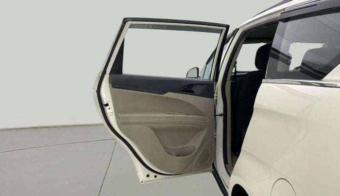 2018 Mahindra MARAZZO M2 7STR, Diesel, Manual, 1,21,208 km, LHS Rear Door