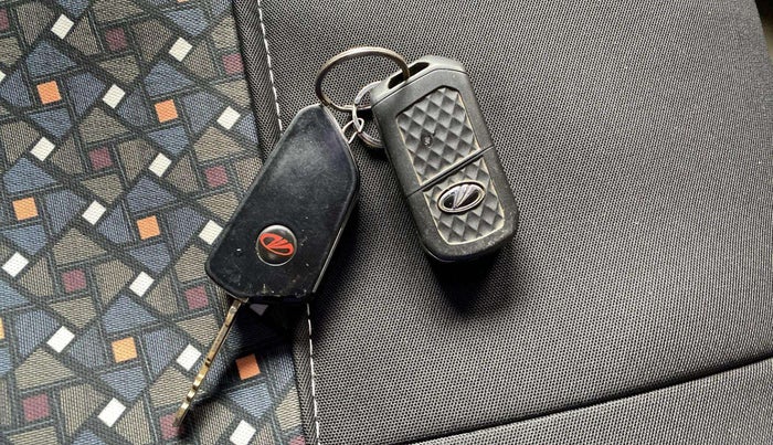 2018 Mahindra MARAZZO M2 7STR, Diesel, Manual, 1,21,208 km, Key Close Up