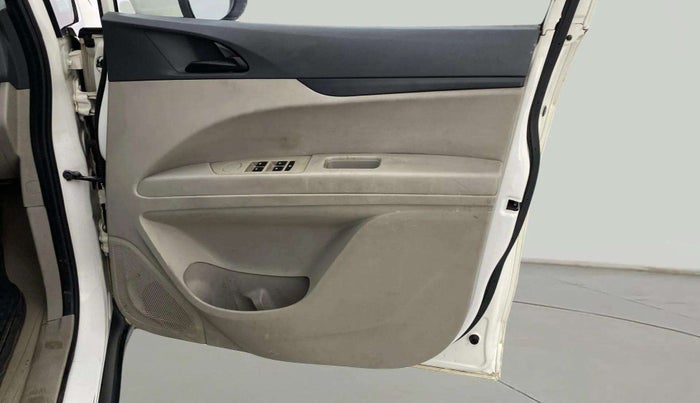 2018 Mahindra MARAZZO M2 7STR, Diesel, Manual, 1,21,208 km, Driver Side Door Panels Control