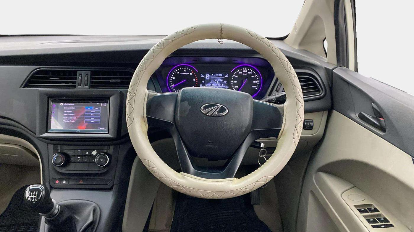 2018 Mahindra MARAZZO M2 7STR, Diesel, Manual, 1,21,208 km, Steering Wheel Close Up