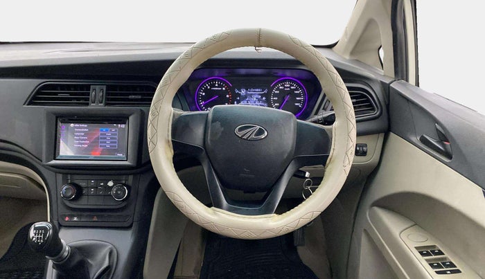 2018 Mahindra MARAZZO M2 7STR, Diesel, Manual, 1,21,208 km, Steering Wheel Close Up
