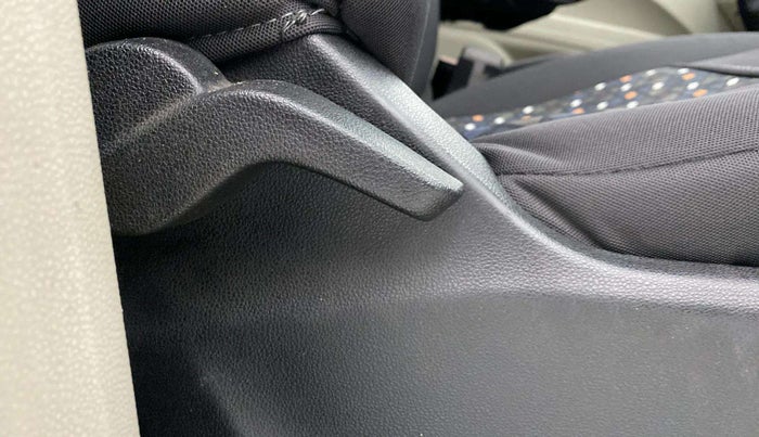 2018 Mahindra MARAZZO M2 7STR, Diesel, Manual, 1,21,208 km, Driver Side Adjustment Panel