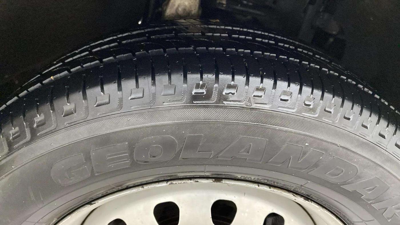 2018 Mahindra MARAZZO M2 7STR, Diesel, Manual, 1,21,208 km, Right Front Tyre Tread
