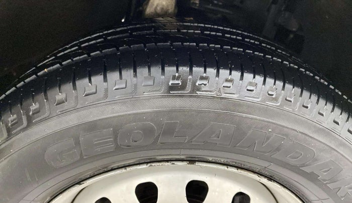 2018 Mahindra MARAZZO M2 7STR, Diesel, Manual, 1,21,208 km, Right Front Tyre Tread
