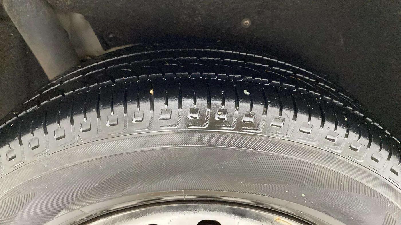 2018 Mahindra MARAZZO M2 7STR, Diesel, Manual, 1,21,208 km, Right Rear Tyre Tread
