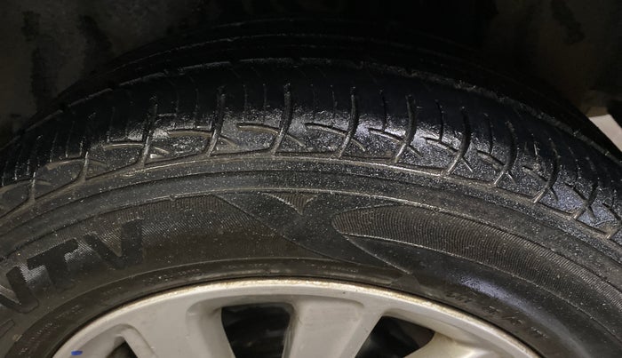 2016 Maruti Swift Dzire ZXI, Petrol, Manual, 68,370 km, Left Rear Tyre Tread