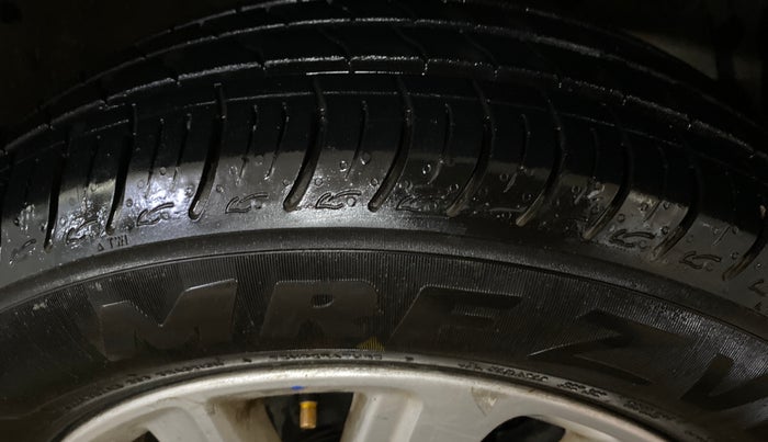 2016 Maruti Swift Dzire ZXI, Petrol, Manual, 68,370 km, Right Front Tyre Tread