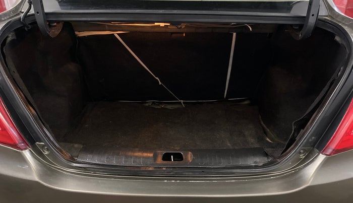 2016 Maruti Swift Dzire ZXI, Petrol, Manual, 68,370 km, Boot Inside