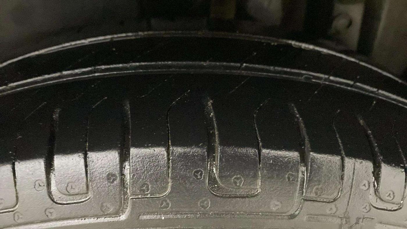 2017 Maruti Swift LXI (O), Petrol, Manual, 51,940 km, Left Rear Tyre Tread