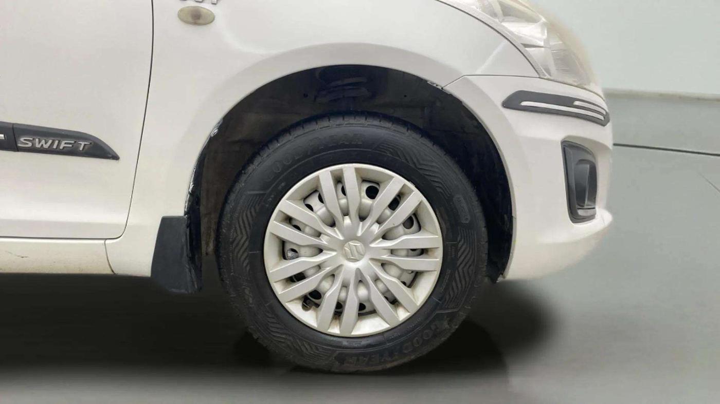 2017 Maruti Swift LXI (O), Petrol, Manual, 51,940 km, Right Front Wheel