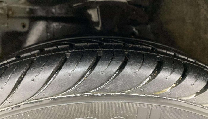 2018 Hyundai Eon ERA +, Petrol, Manual, 40,740 km, Left Front Tyre Tread