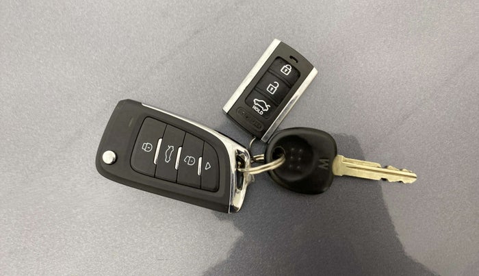 2018 Hyundai Eon ERA +, Petrol, Manual, 40,740 km, Key Close Up