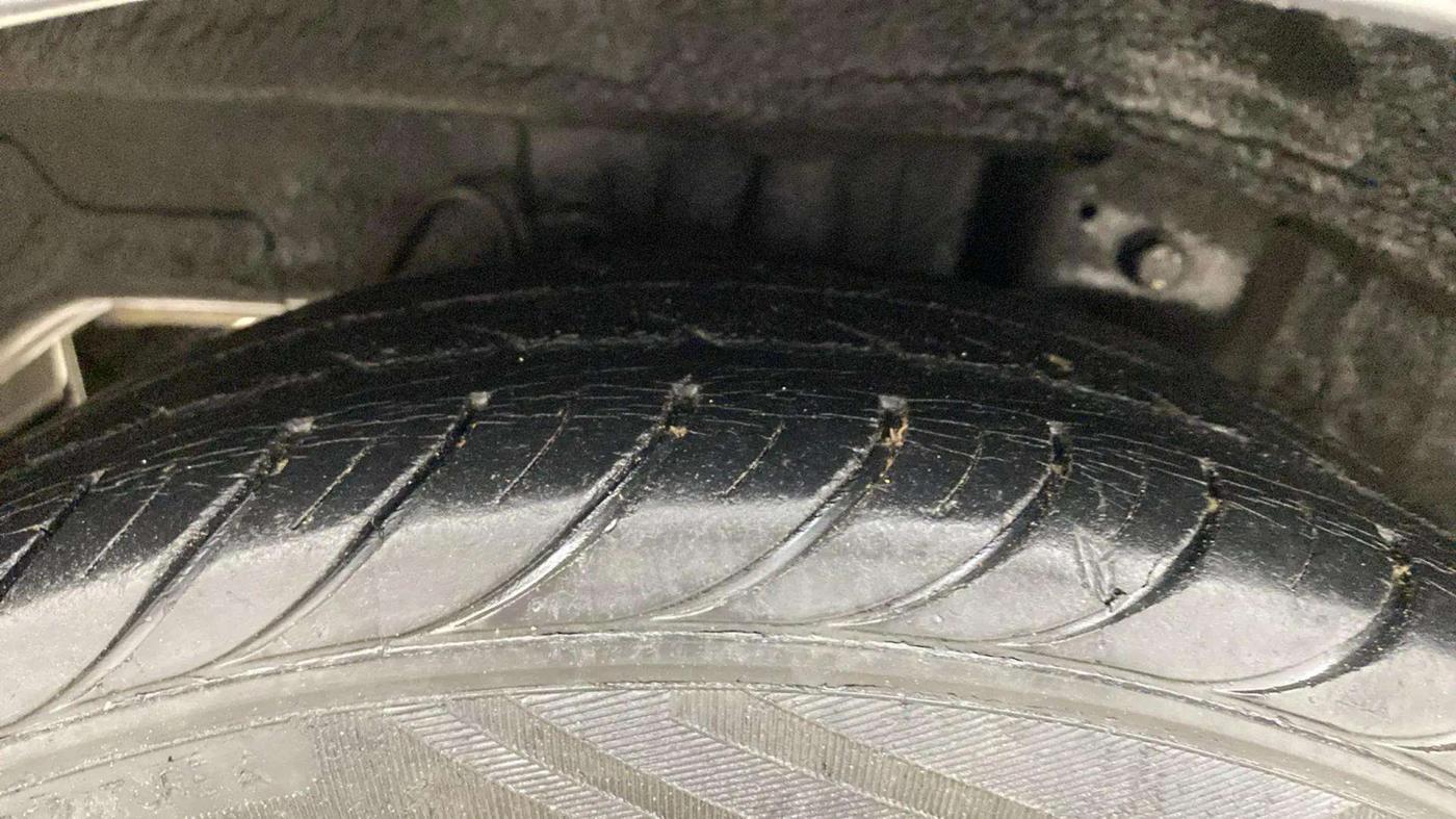 2018 Hyundai Eon ERA +, Petrol, Manual, 40,740 km, Right Rear Tyre Tread