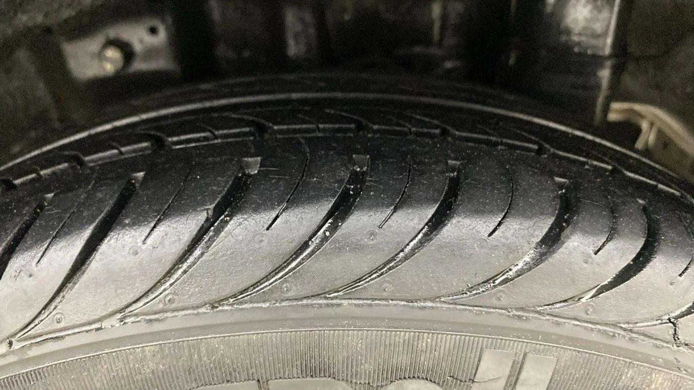 2018 Hyundai Eon ERA +, Petrol, Manual, 40,740 km, Left Rear Tyre Tread