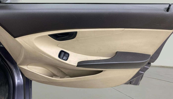 2018 Hyundai Eon ERA +, Petrol, Manual, 40,740 km, Driver Side Door Panels Control