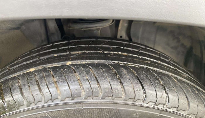 2022 Nissan MAGNITE XL, Petrol, Manual, 34,371 km, Right Front Tyre Tread