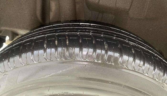 2019 Maruti Swift VXI AMT, Petrol, Automatic, 41,554 km, Right Rear Tyre Tread