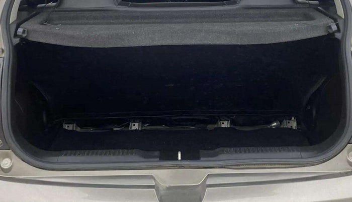 2019 Maruti Swift VXI AMT, Petrol, Automatic, 41,554 km, Boot Inside