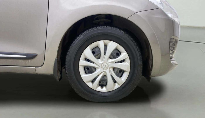 2019 Maruti Swift VXI AMT, Petrol, Automatic, 41,554 km, Right Front Wheel