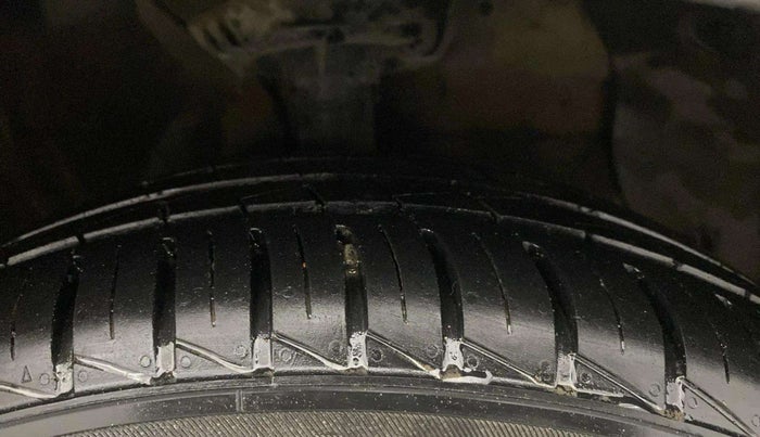 2021 Hyundai AURA S 1.2, Petrol, Manual, 36,493 km, Right Front Tyre Tread