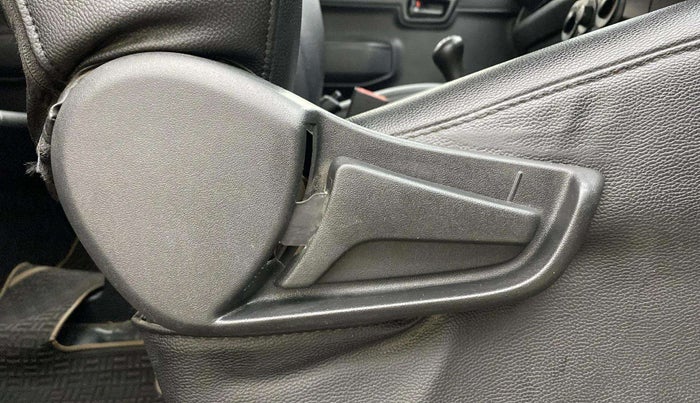 2020 Maruti S PRESSO VXI, Petrol, Manual, 73,629 km, Driver Side Adjustment Panel