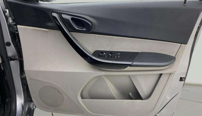 2018 Tata Tiago XT PETROL, Petrol, Manual, 57,802 km, Driver Side Door Panels Control