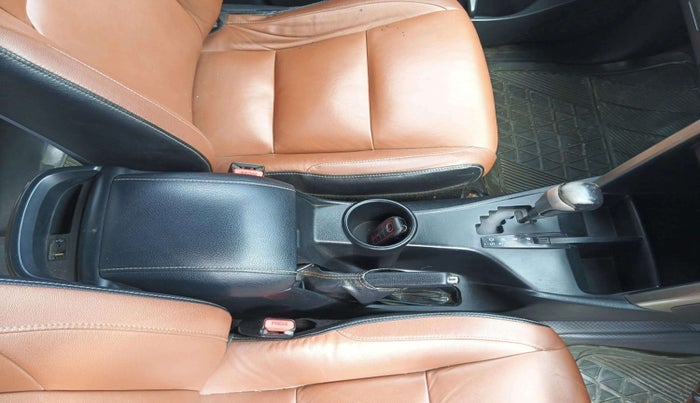 2016 Toyota Innova Crysta 2.8 ZX AT 7 STR, Diesel, Automatic, 1,15,807 km, Gear Lever