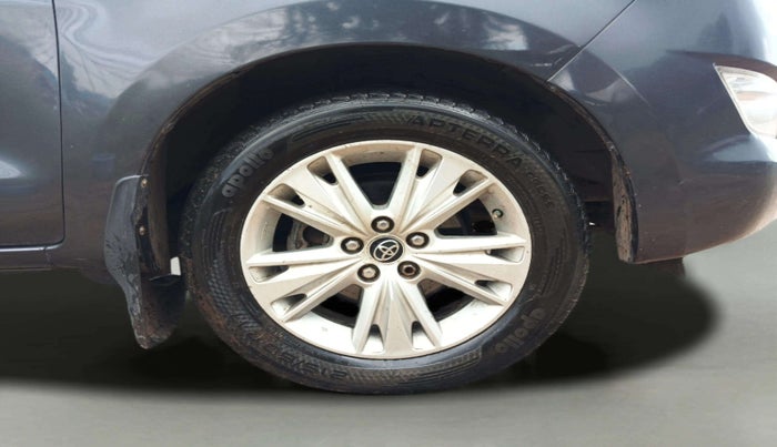 2016 Toyota Innova Crysta 2.8 ZX AT 7 STR, Diesel, Automatic, 1,15,807 km, Right Front Wheel