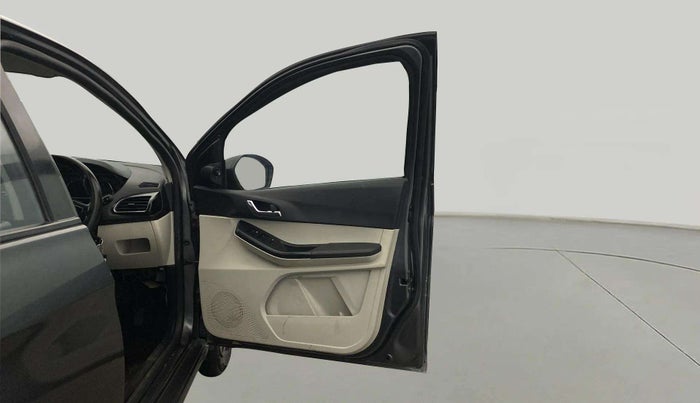 2022 Tata Tiago XZ PLUS CNG, CNG, Manual, 98,429 km, RHS Front Door