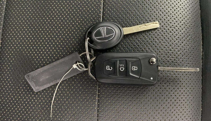 2022 Tata Tiago XZ PLUS CNG, CNG, Manual, 98,429 km, Key Close Up