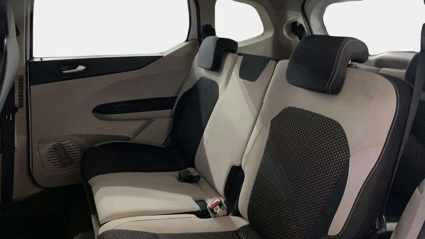 2020 Renault TRIBER RXZ, Petrol, Manual, 33,183 km, Right Side Rear Door Cabin