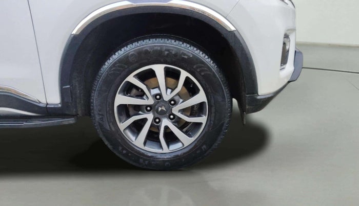 2022 Mahindra SCORPIO-N Z8 L DIESEL AT 2WD 7 STR, Diesel, Automatic, 26,229 km, Right Front Wheel