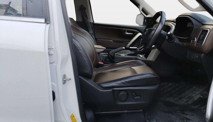 2022 Mahindra SCORPIO-N Z8 L DIESEL AT 2WD 7 STR, Diesel, Automatic, 26,229 km, Right Side Front Door Cabin
