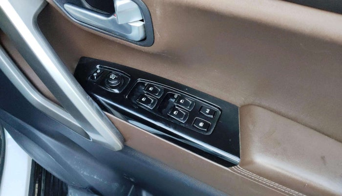 2022 Mahindra SCORPIO-N Z8 L DIESEL AT 2WD 7 STR, Diesel, Automatic, 26,229 km, Driver Side Door Panels Control
