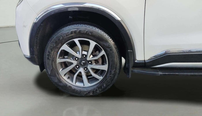 2022 Mahindra SCORPIO-N Z8 L DIESEL AT 2WD 7 STR, Diesel, Automatic, 26,229 km, Left Front Wheel